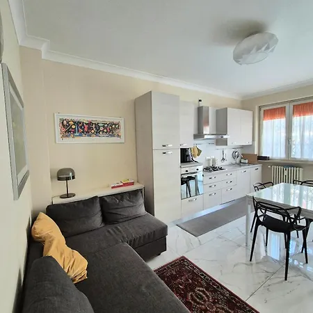 Arrivasti Stays, Spacious In Centre ميلان