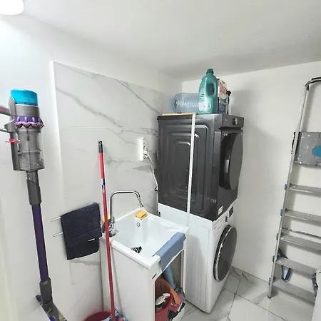 Apartman Arrivasti Stays, Spacious In Centre