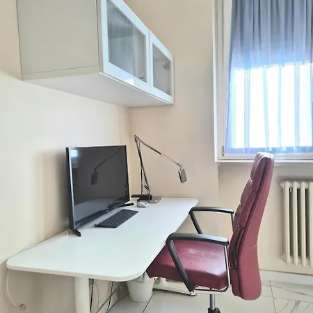 Arrivasti Stays, Spacious In Centre Apartman *